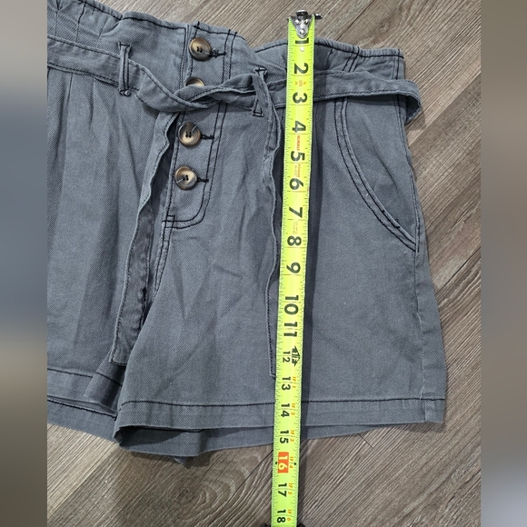 Nector clothing grey high waited, belted grey shorts size women's medium - Picture 4 of 6